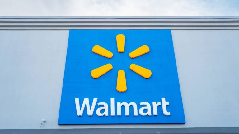 Does Walmart pay dividends? Its yield & payouts explained